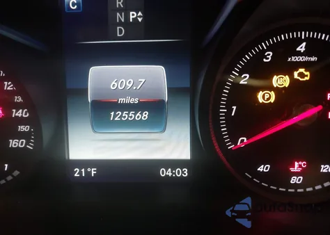 2016 Mercedes-Benz C 300 4Matic z USA, uszkodzony, nr VIN 55SWF4KB0GU172389